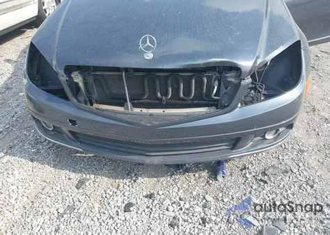 2008 Mercedes-Benz C 300 Luxury/Sport z USA, uszkodzony, nr VIN WDDGF54X48R040628